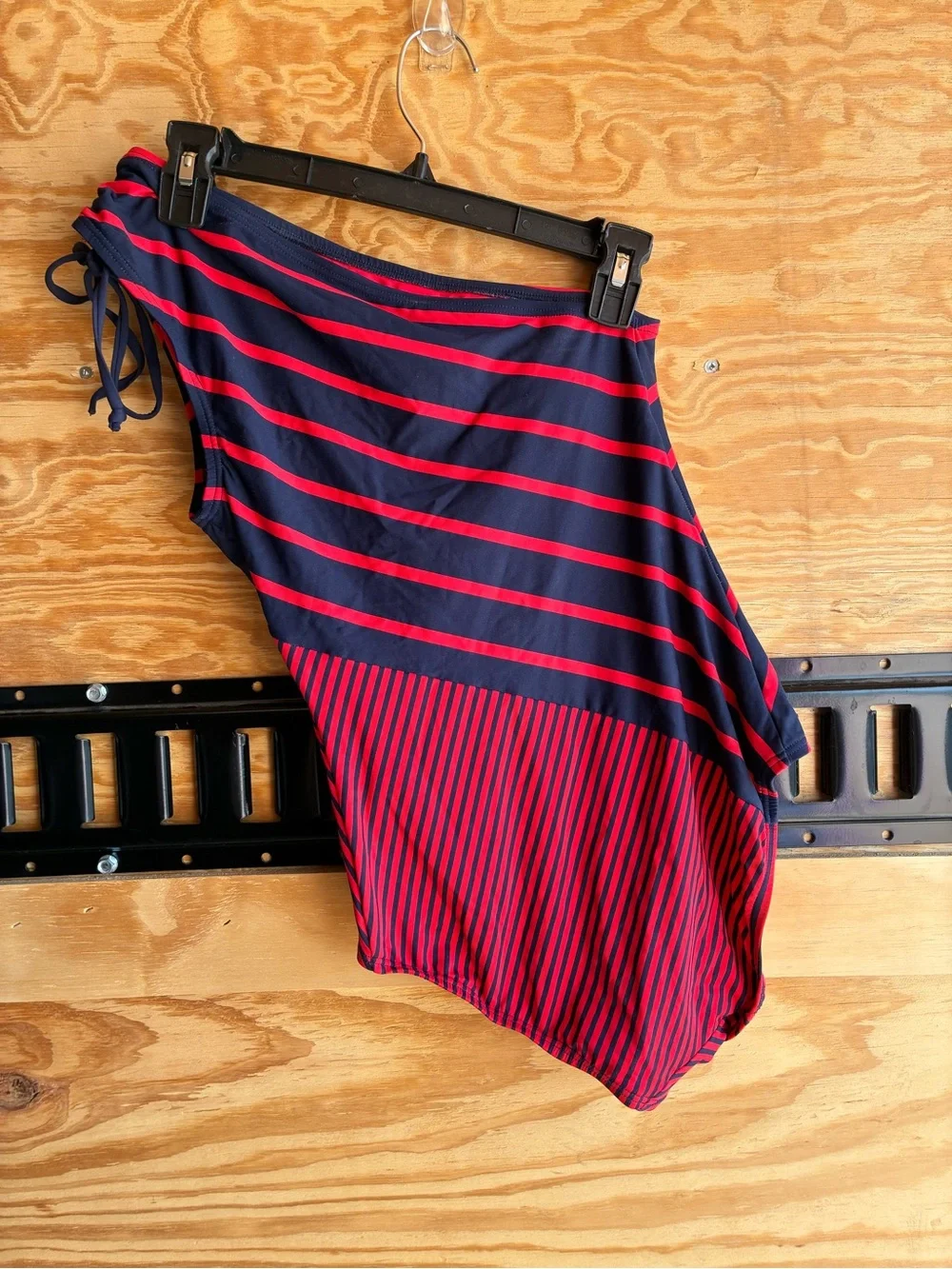 DKNY Red & Navy One Shoulder Swimsuit Top In Size 4 - Picture 4 of 6